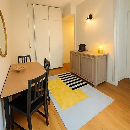 Elegant And Cozy Place De La Madeleine 8eme Apartment